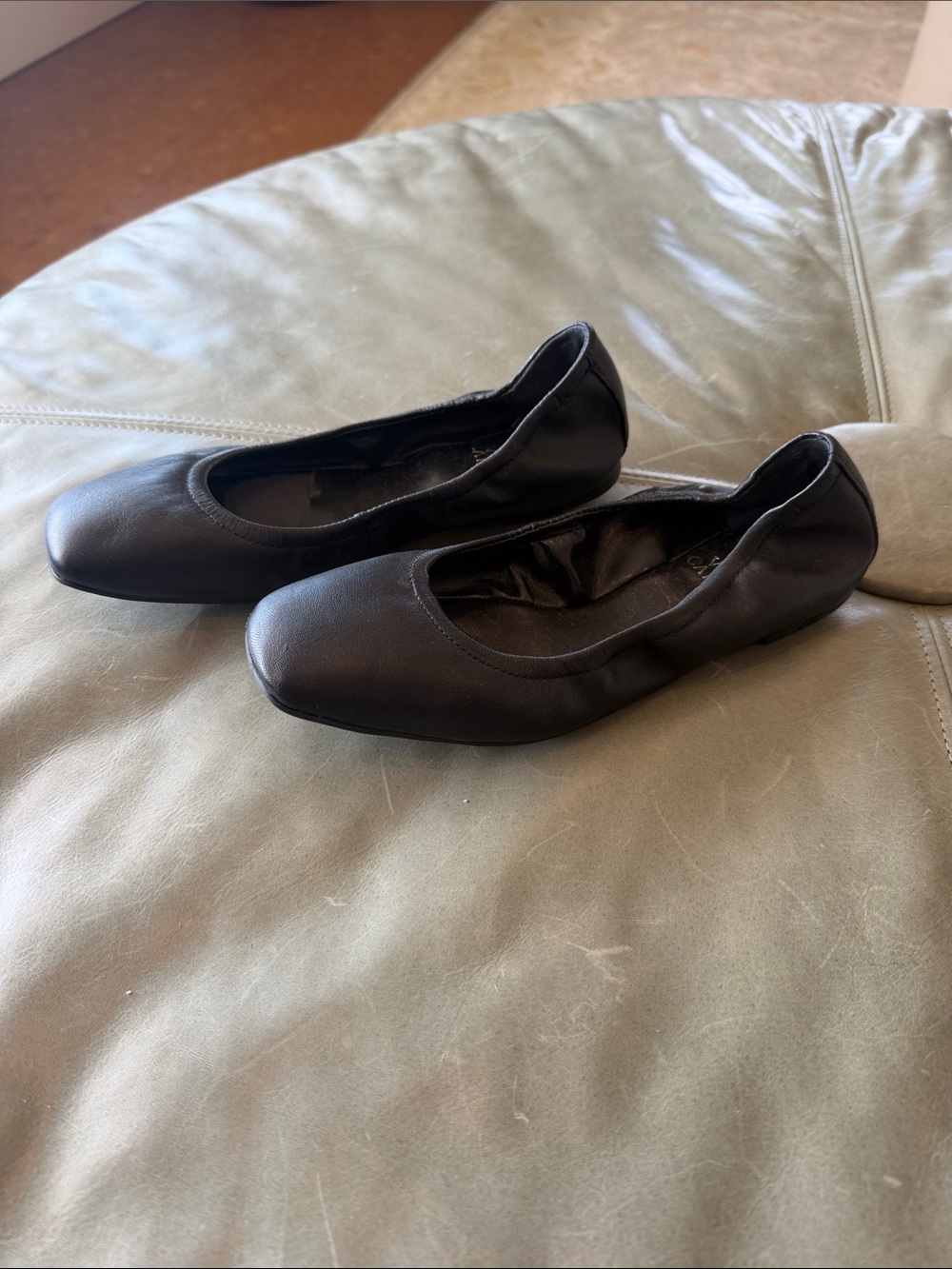 Vince Camuto Black Leather Round-Toe Ballet Flats